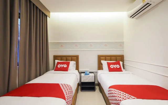 OYO 781 Newravan Bangkok
