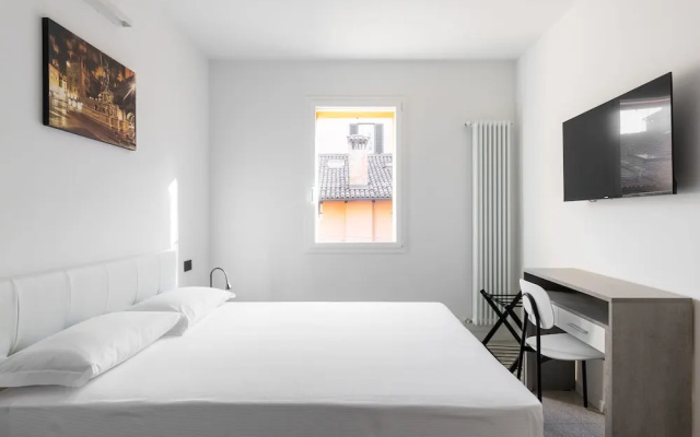 Capo di Lucca White Apartments