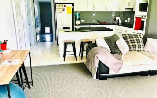 Modern comfort, central 2 bedroom apartment