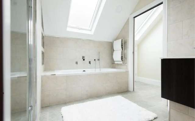 The Soho Studio - Modern & Bright 2BDR in Central London