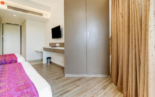 Oyo 13905 Hotel Grand Mookambika