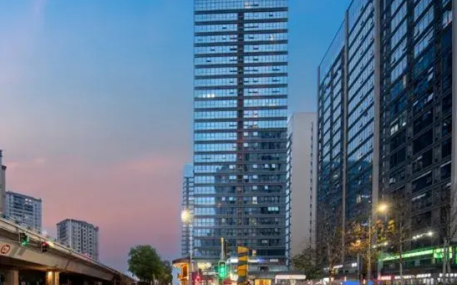 Huayi Hotel (Chongqing Yuelai National Expo Exhibition Center)
