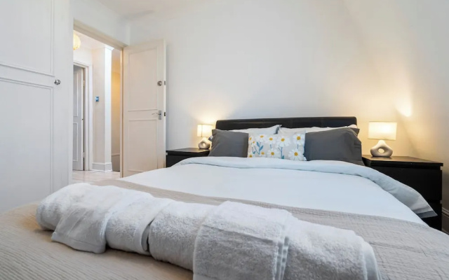 Charming London Apartment With 2 Bedrooms