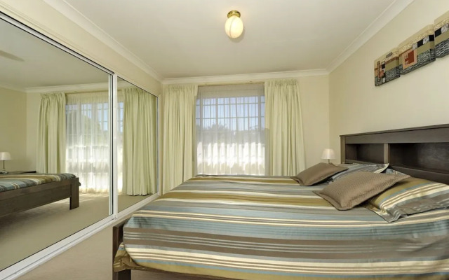 Reef Close, 1/2