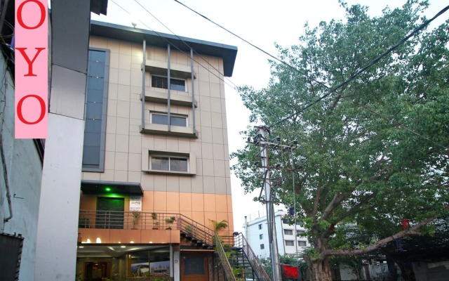 OYO 8646 Mahendra Hotel