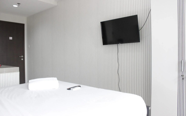 Chic and Comfy Studio Room at Mekarwangi Square Apartment Cibaduyut by Travelio