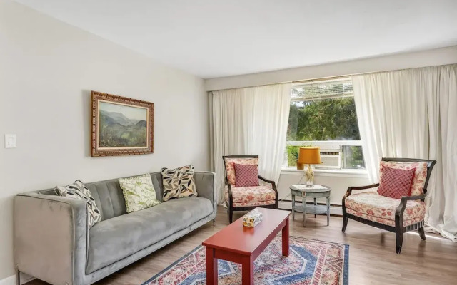 Private 2bdrm Newly Renovated - Furnished apt - U3