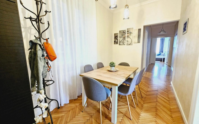 Urban Downtown Apartment