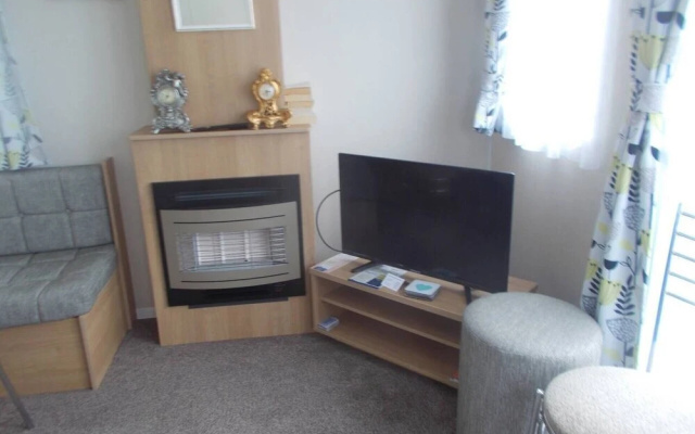 3 bed Caravan Abergel