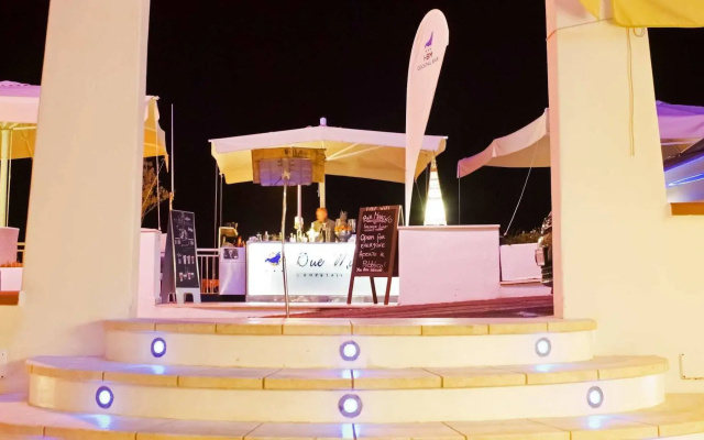 Bue Marino Hotel & Rooftop Bar