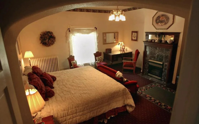 Thompson House Inn & Tea Room