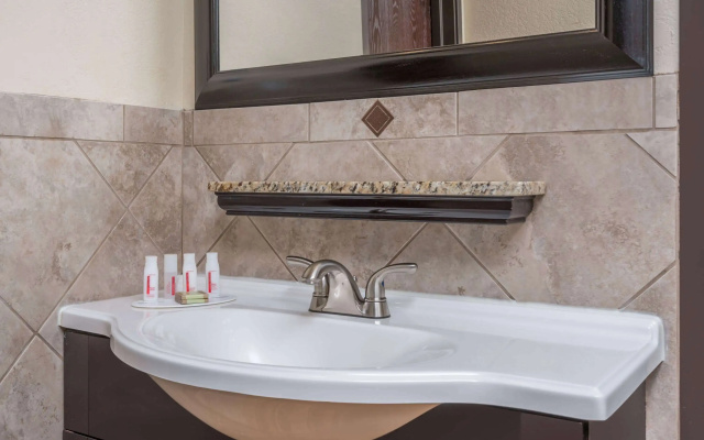 Ramada by Wyndham Minneapolis Golden Valley