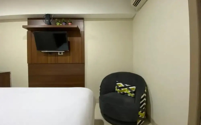 New And Homey Studio Apartment At Warhol (W/R) Residence