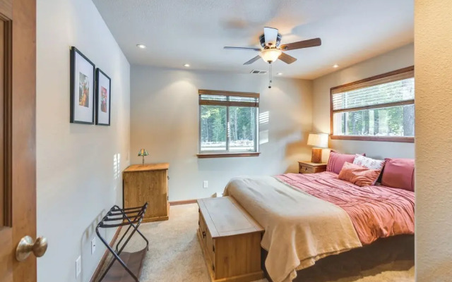 Deck + Mountain Views: Fairplay Family Escape!
