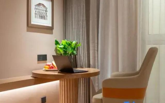 Vienna Hotel (Urumqi Midong Government Traditional Chinese Medicine Hospital Branch)
