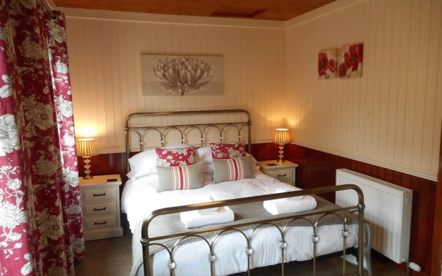 Bluebell Lodge 5 with Hot Tub