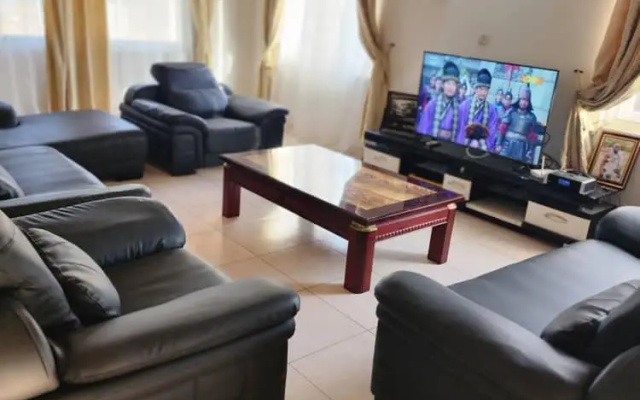 3 Bed House - Sleeps 9 - Pets - Garden - Parking