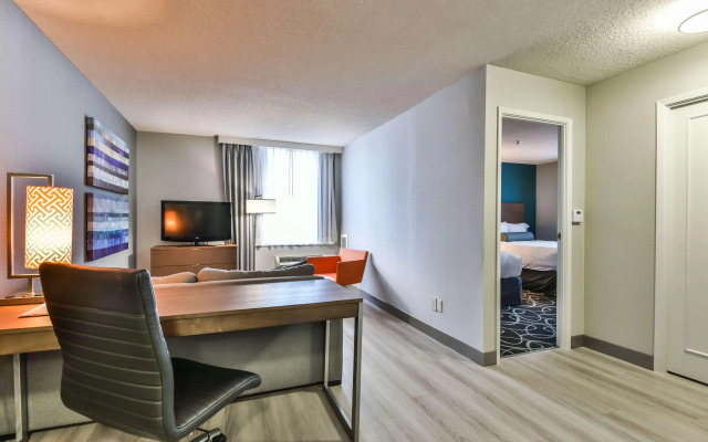 Radisson Suites Hotel Toronto Airport