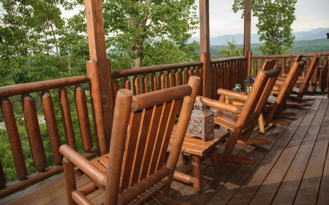 Smoky Mountain Memories 5 Bedroom Cabin