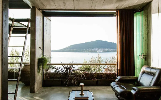 Luxury Waterfront Loft With Panoramic Views