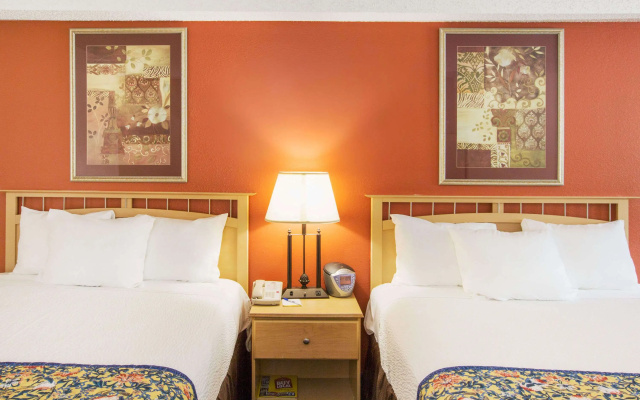 Days Inn by Wyndham Fremont