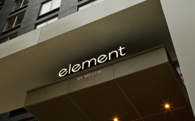 Отель Element Times Square West вид на фасад