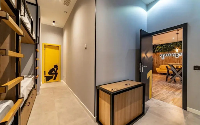 Petit Hostel La Latina - Adults Only