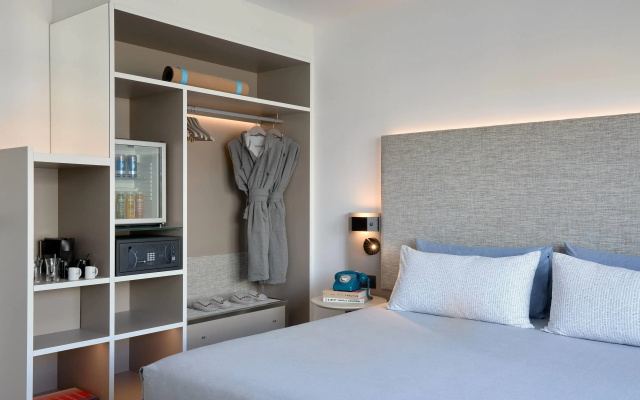 Отель INNSiDE by Melia Barcelona Apolo