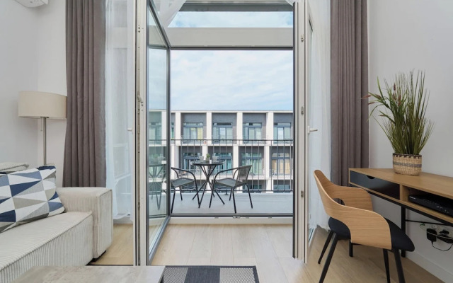 Airport Wroc?aw Apartment by Renters
