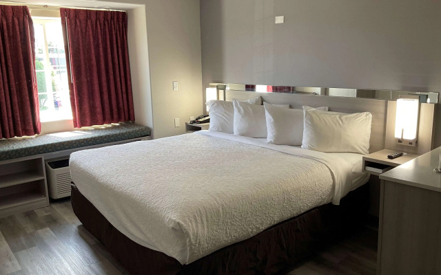Microtel Inn & Suites by Wyndham Clarksville