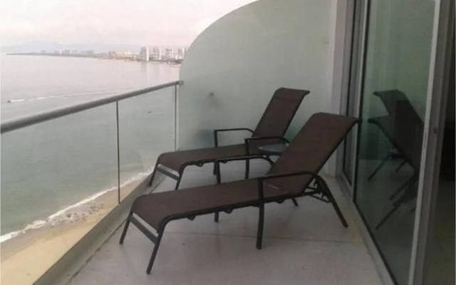 Peninsula Tower 3-9B