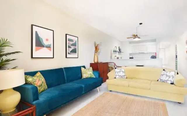 Lovely apartment with pool and sea view
