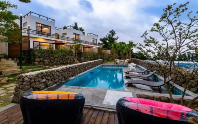 Seogwipo Who House Pool Villa