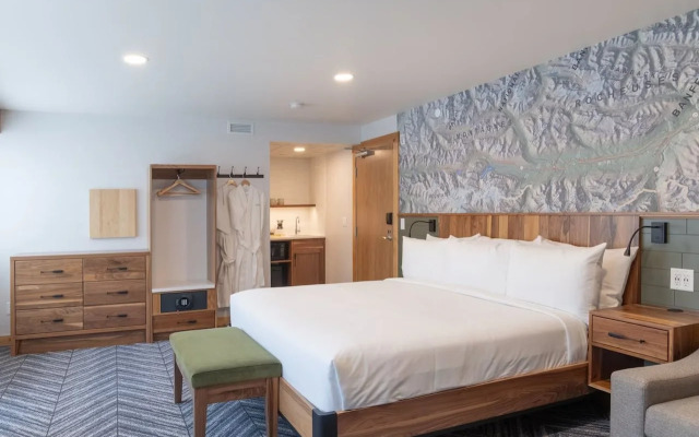 Hotel Canoe and Suites