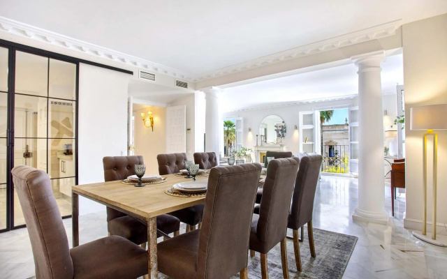 Spectacular 4BD apartment near Alcazar. San Fernando