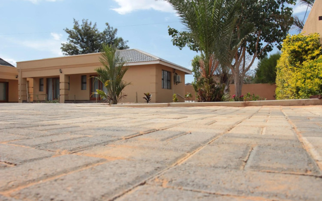 Double L Guest Lodge Palapye