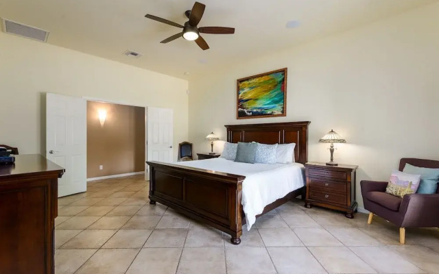 Casa Dynamite 4 Bedroom Home by RedAwning