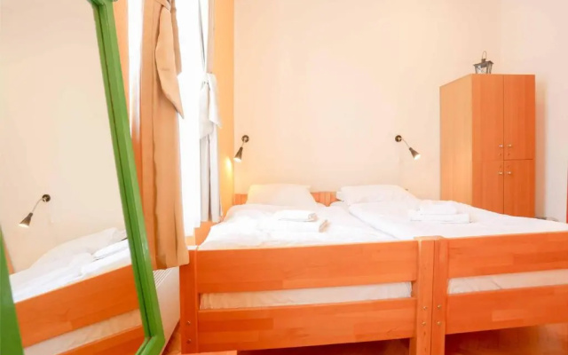 Pigeon Square Rooms