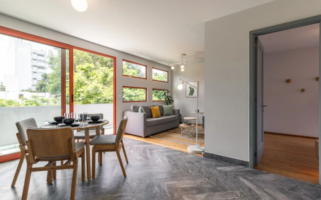 1BR Top Floor in an Art Deco Building!