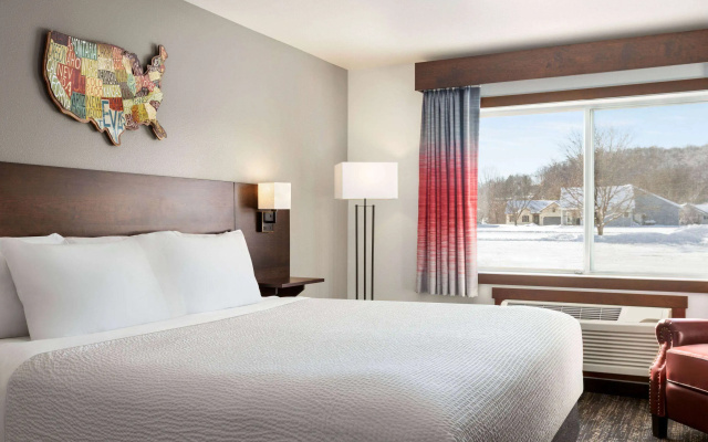 Ramada by Wyndham Richland Center