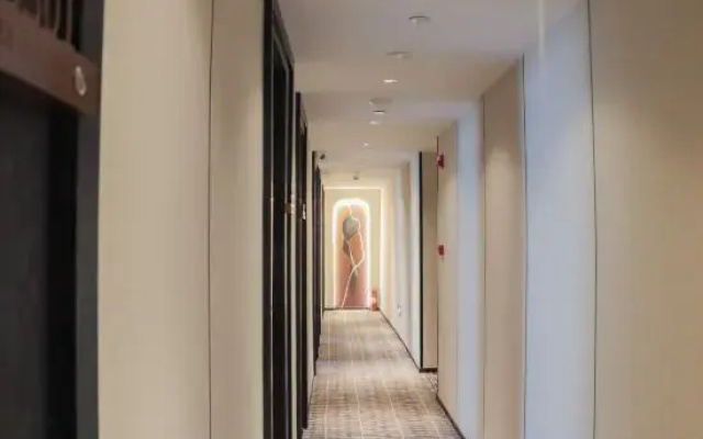 Super 8 Collection Hotel (Beijing Tiantongyuan South Subway Station Yellow River Convention Center)