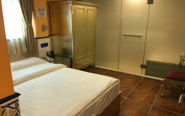 Happy Family Hotel
