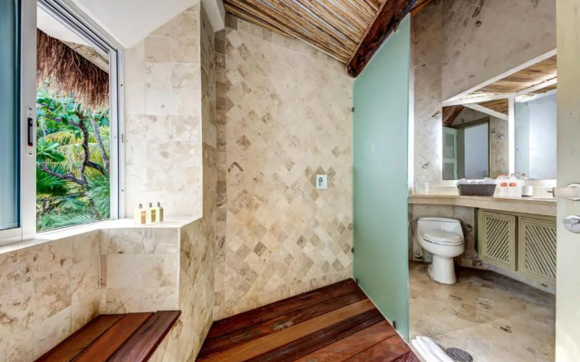 Puerto Aventuras Villa Sleeps 10 with Pool