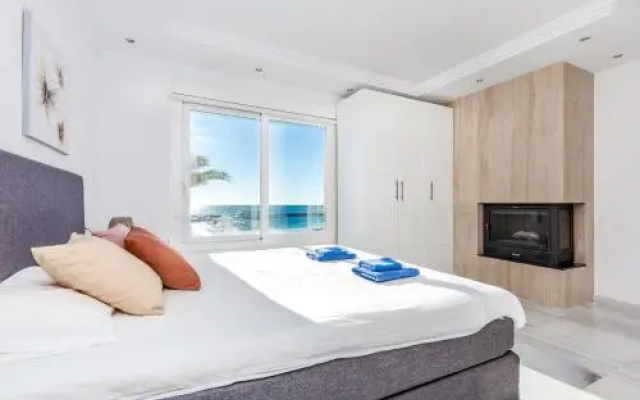 Exclusive Duplex Penthouse in Puerto Banus
