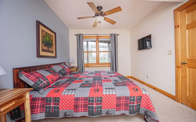 Duck Pond Lodge by Taylor Made Deep Creek