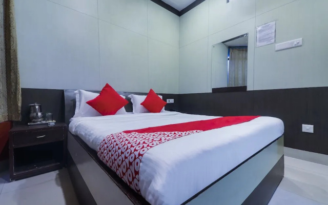 OYO 18369 Hotel Golden Peak