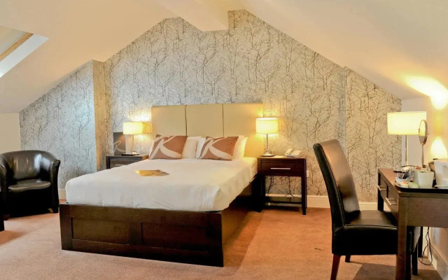 Raglan Hotel