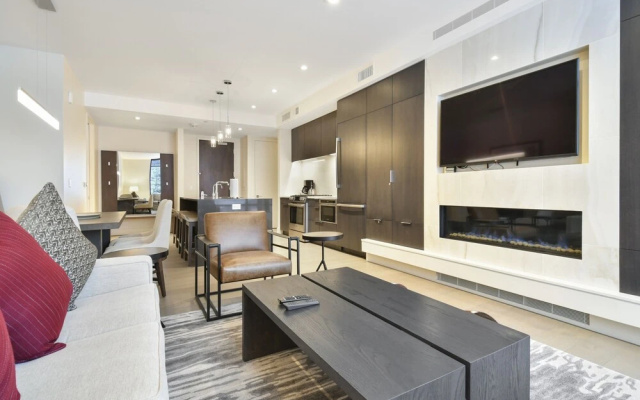 2 Bedroom Lift - Modern & Ski-in, Ski-out Condo by Redawning