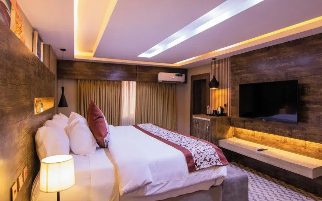 Dee Rocket Hotel