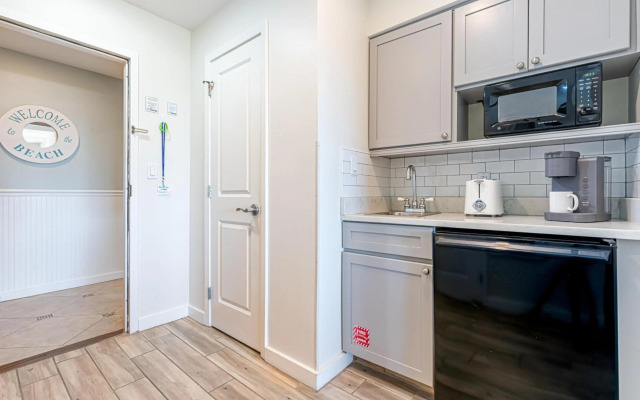 Luau II 6231/6233 - flr2 - 2BR 2BA - (7)